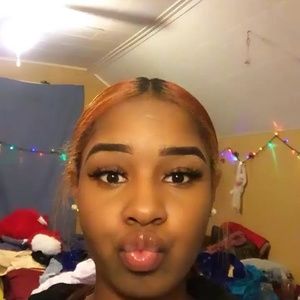 Meet your Posher, Alicia